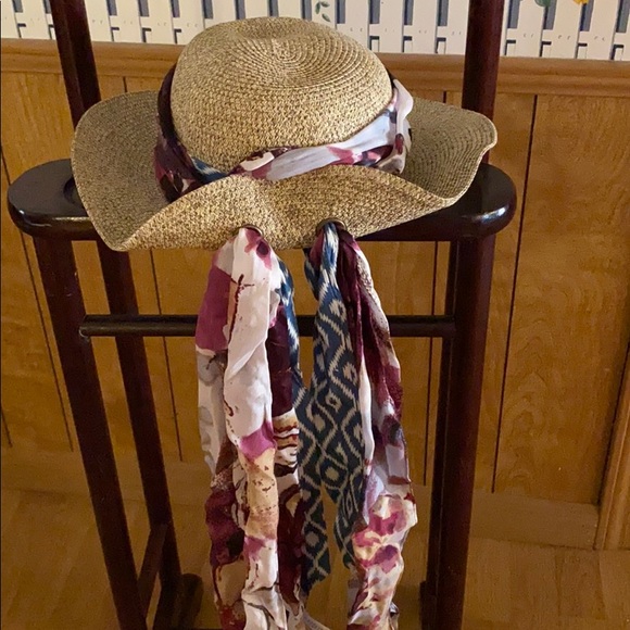 Women’s hat w/ skarf - Picture 2 of 4